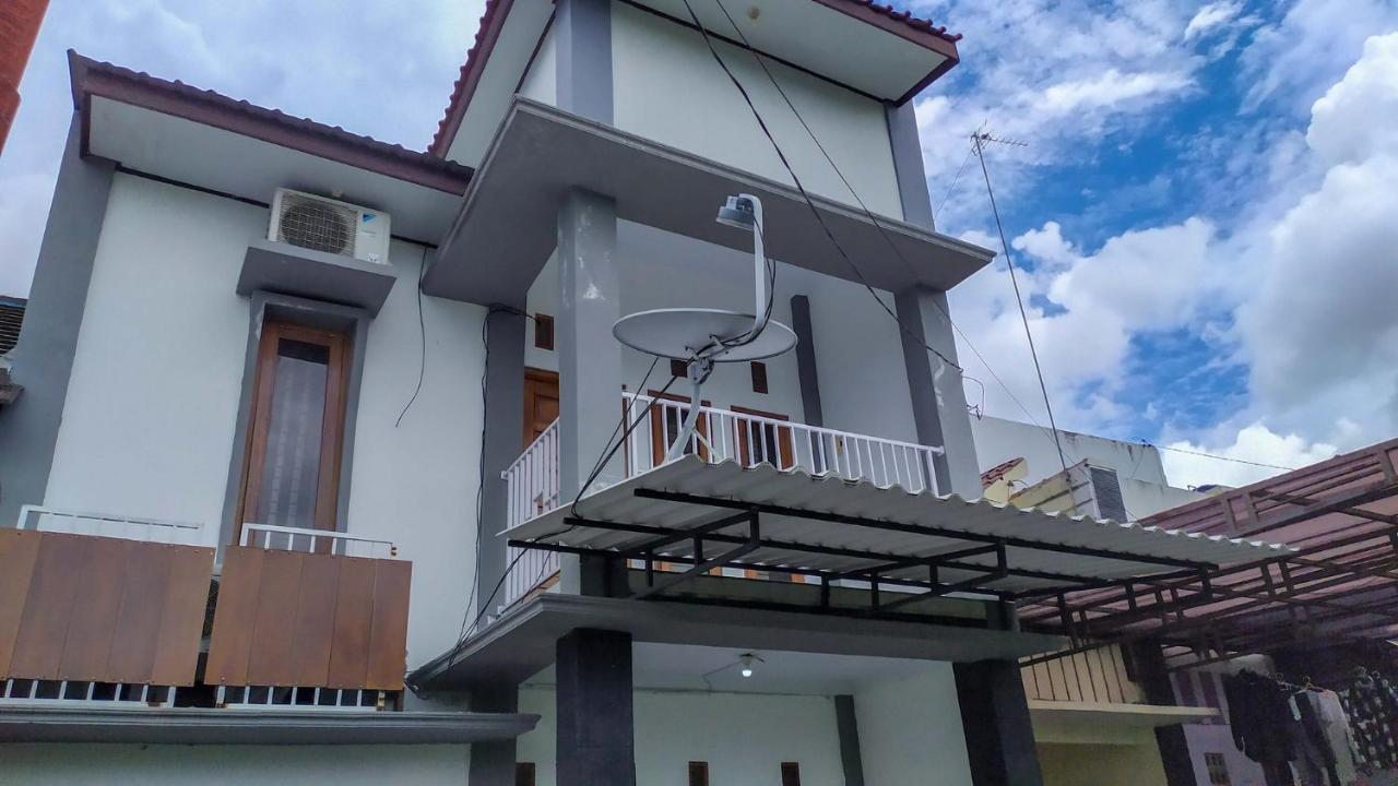 Omah Leren Mitra Reddoorz Near Gembiraloka Zoo Yogyakarta Hotel Kültér fotó