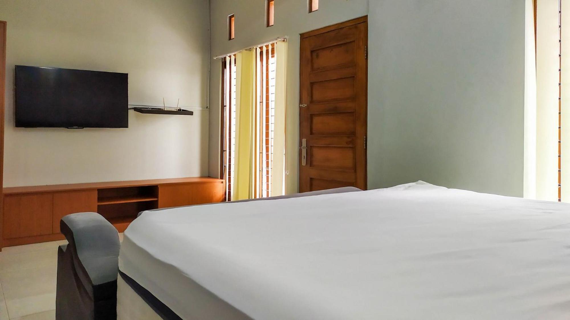 Omah Leren Mitra Reddoorz Near Gembiraloka Zoo Yogyakarta Hotel Kültér fotó